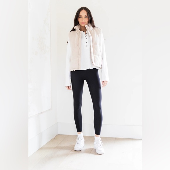 PRIV | Cora knit puffer | size large - Picture 2 of 9